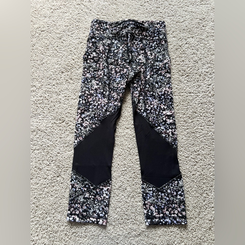 Lululemon Floral Pace Rival Crop - Picture 5 of 7
